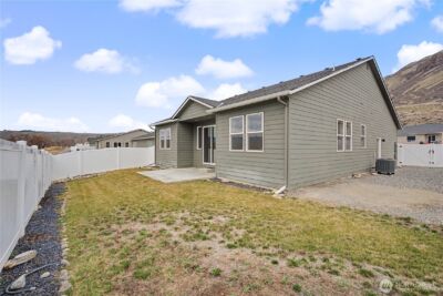 436 Hammond Lane , Rock Island, WA 98850 - Photo 4