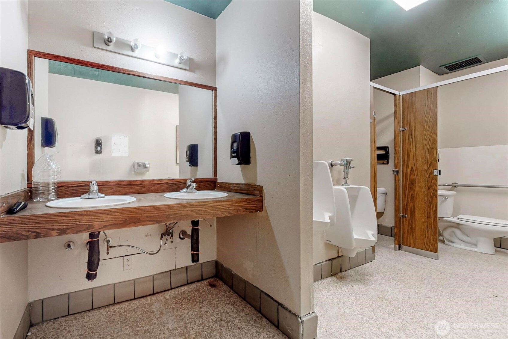 3558 Wheaton Way , Bremerton, WA 98310