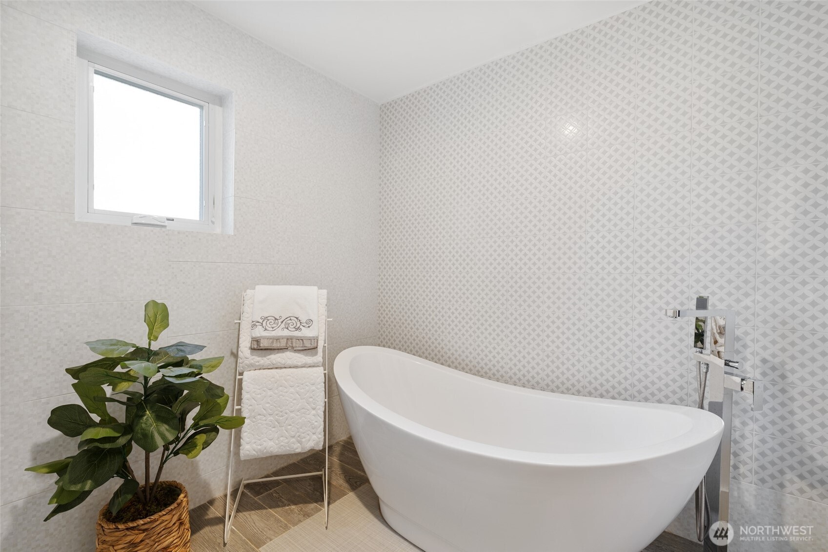 9615 NE 26th Street , Clyde Hill, WA 98004