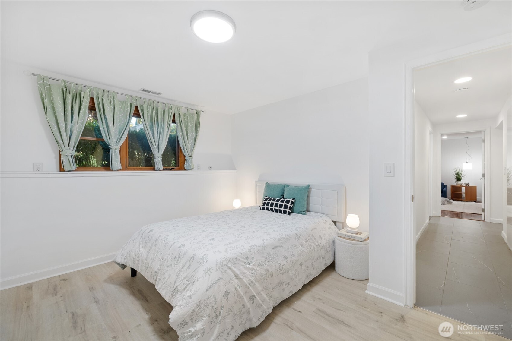 9615 NE 26th Street , Clyde Hill, WA 98004