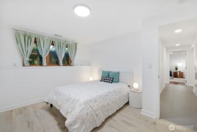 9615 NE 26th Street , Clyde Hill, WA 98004 - Photo 27