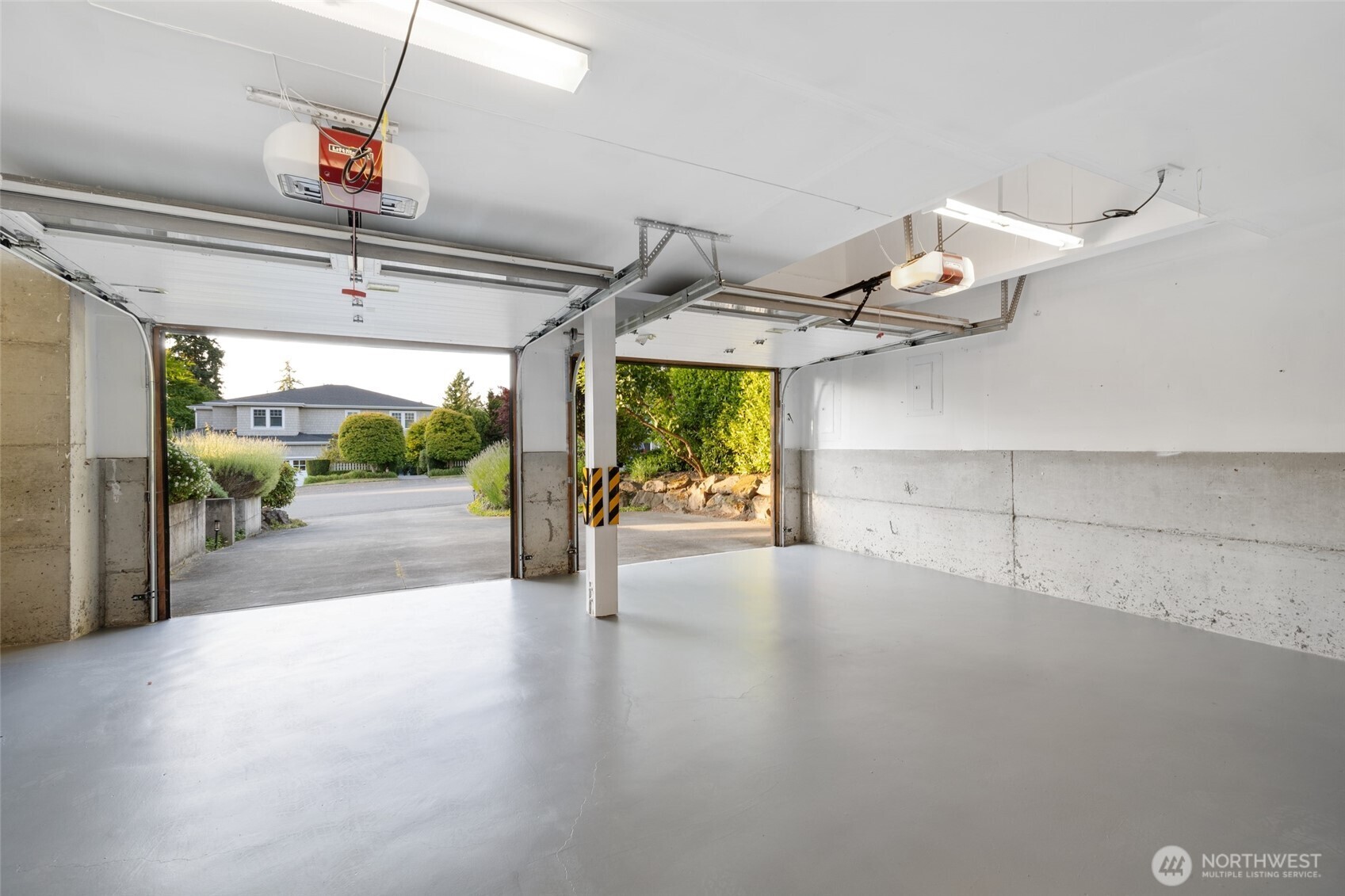 9615 NE 26th Street , Clyde Hill, WA 98004