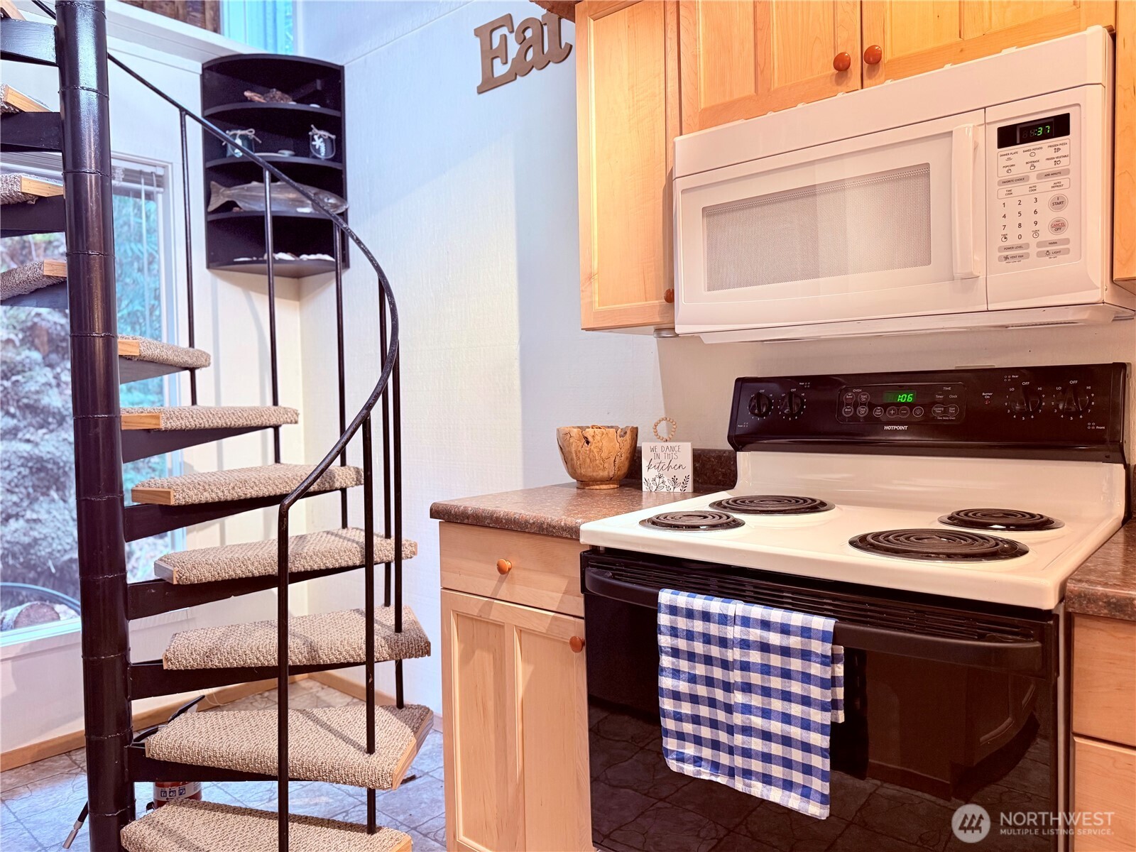 741 E Promontory Road , Shelton, WA 98584