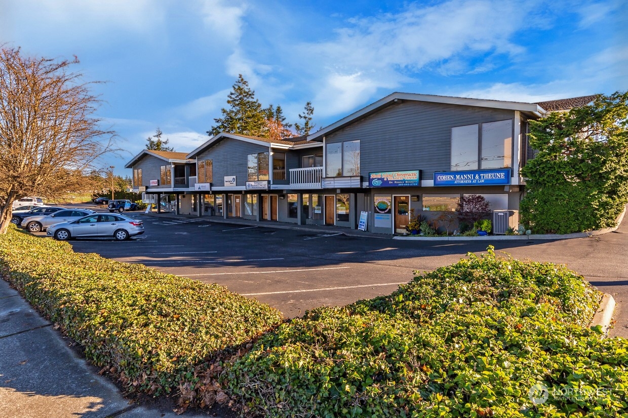 520 E Whidbey Avenue #205, Oak Harbor, WA 98277