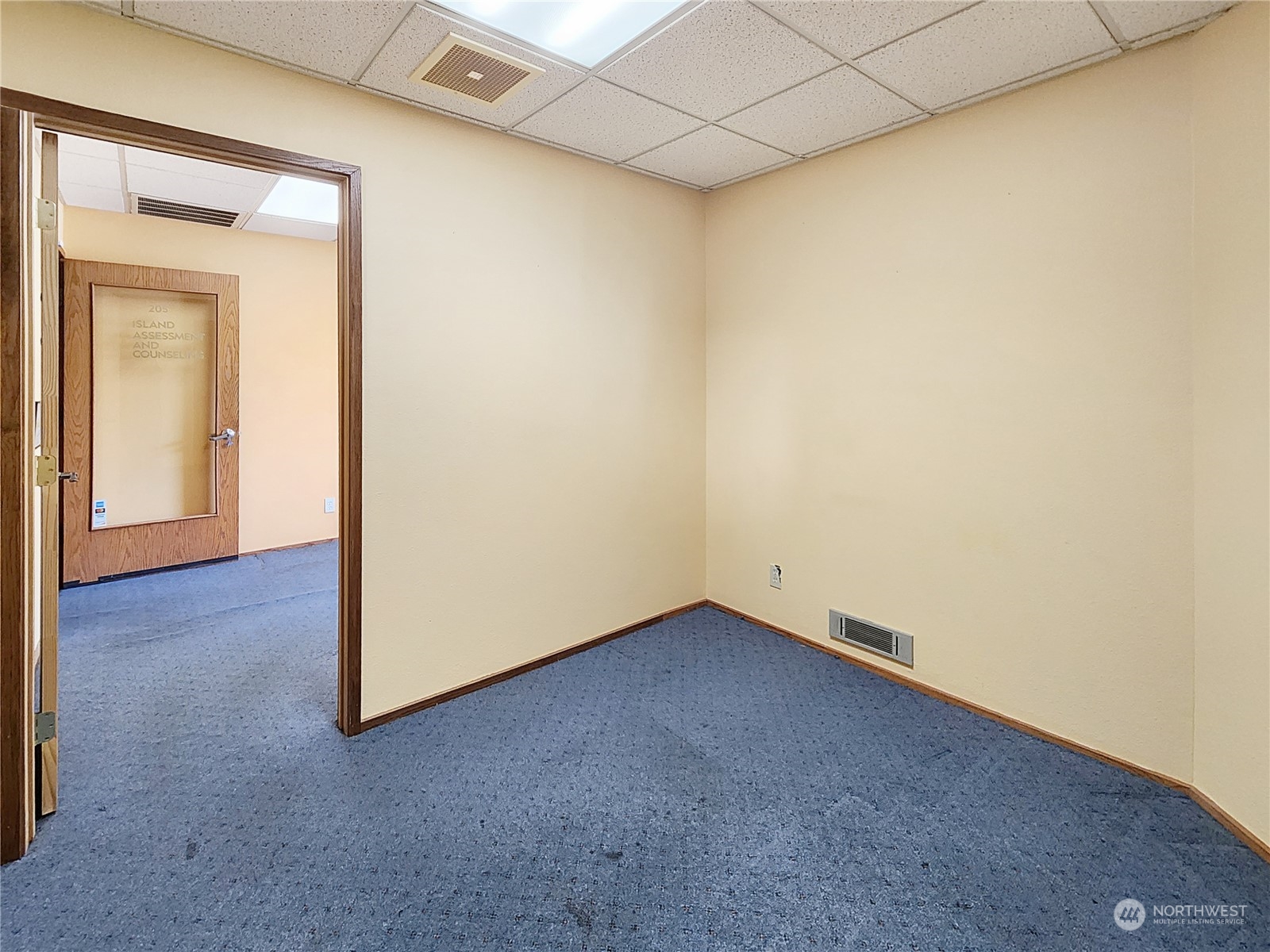 520 E Whidbey Avenue #205, Oak Harbor, WA 98277