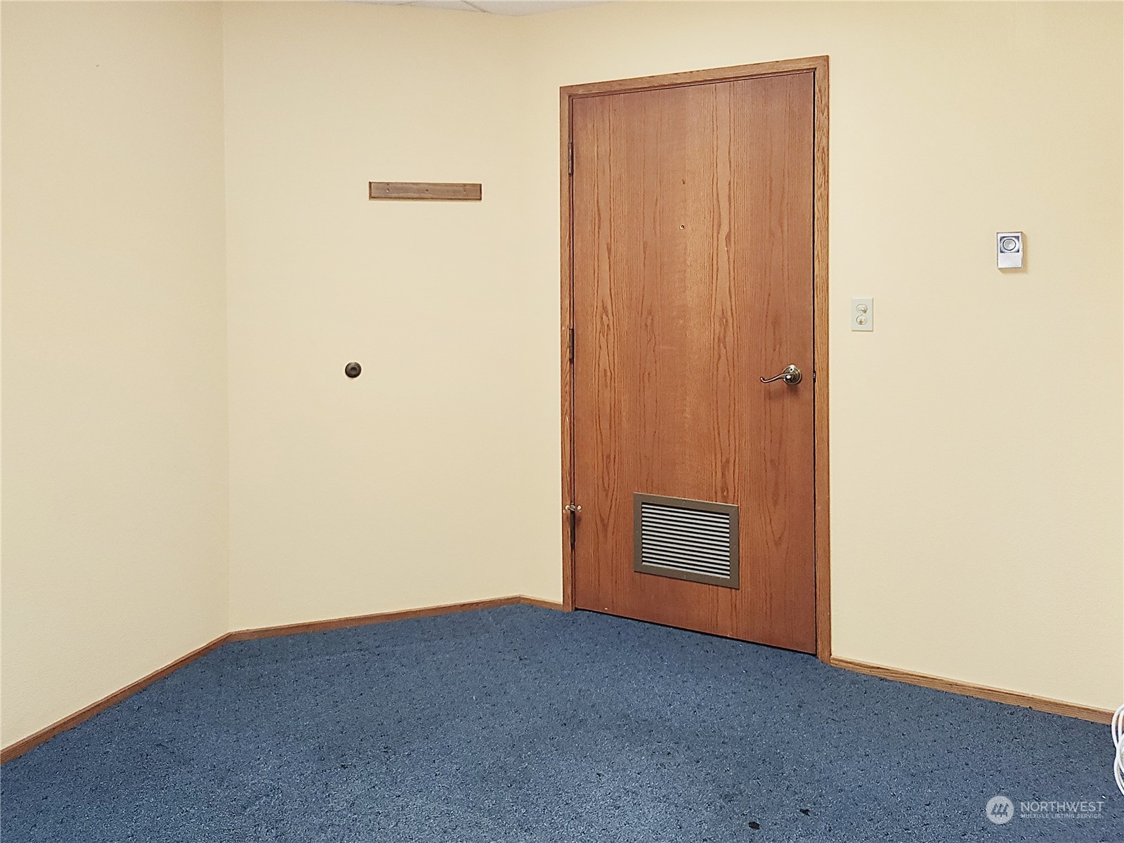 520 E Whidbey Avenue #205, Oak Harbor, WA 98277