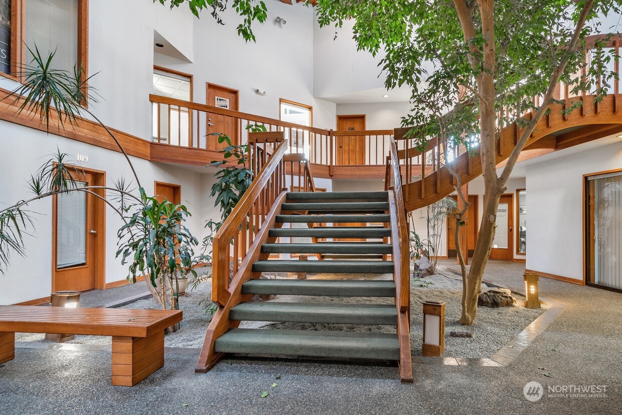 520 E Whidbey Avenue #205, Oak Harbor, WA 98277