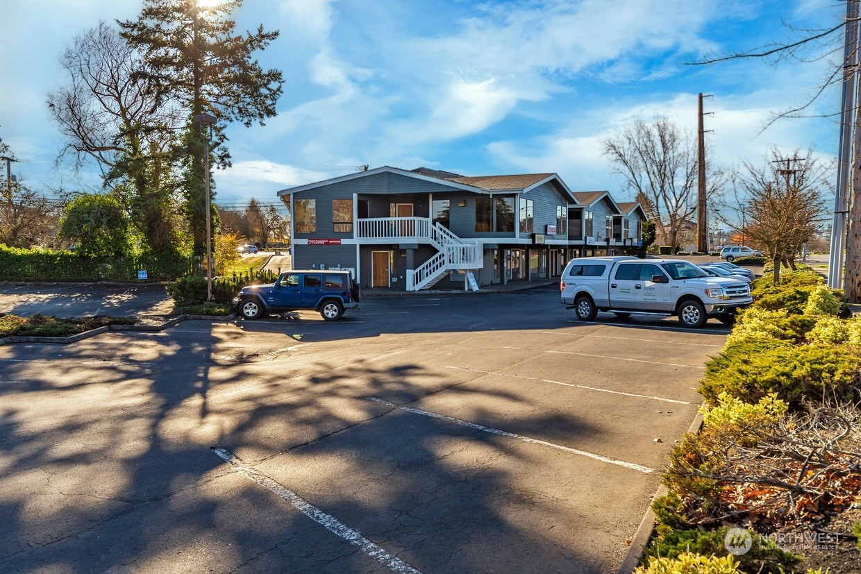 520 E Whidbey Avenue #205, Oak Harbor, WA 98277