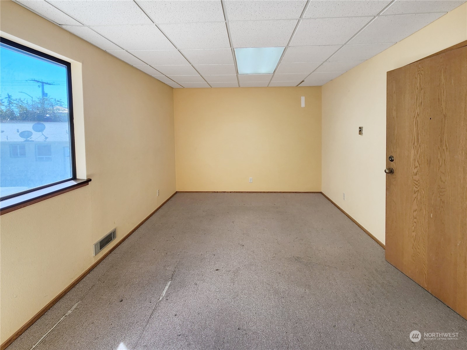 520 E Whidbey Avenue #205, Oak Harbor, WA 98277