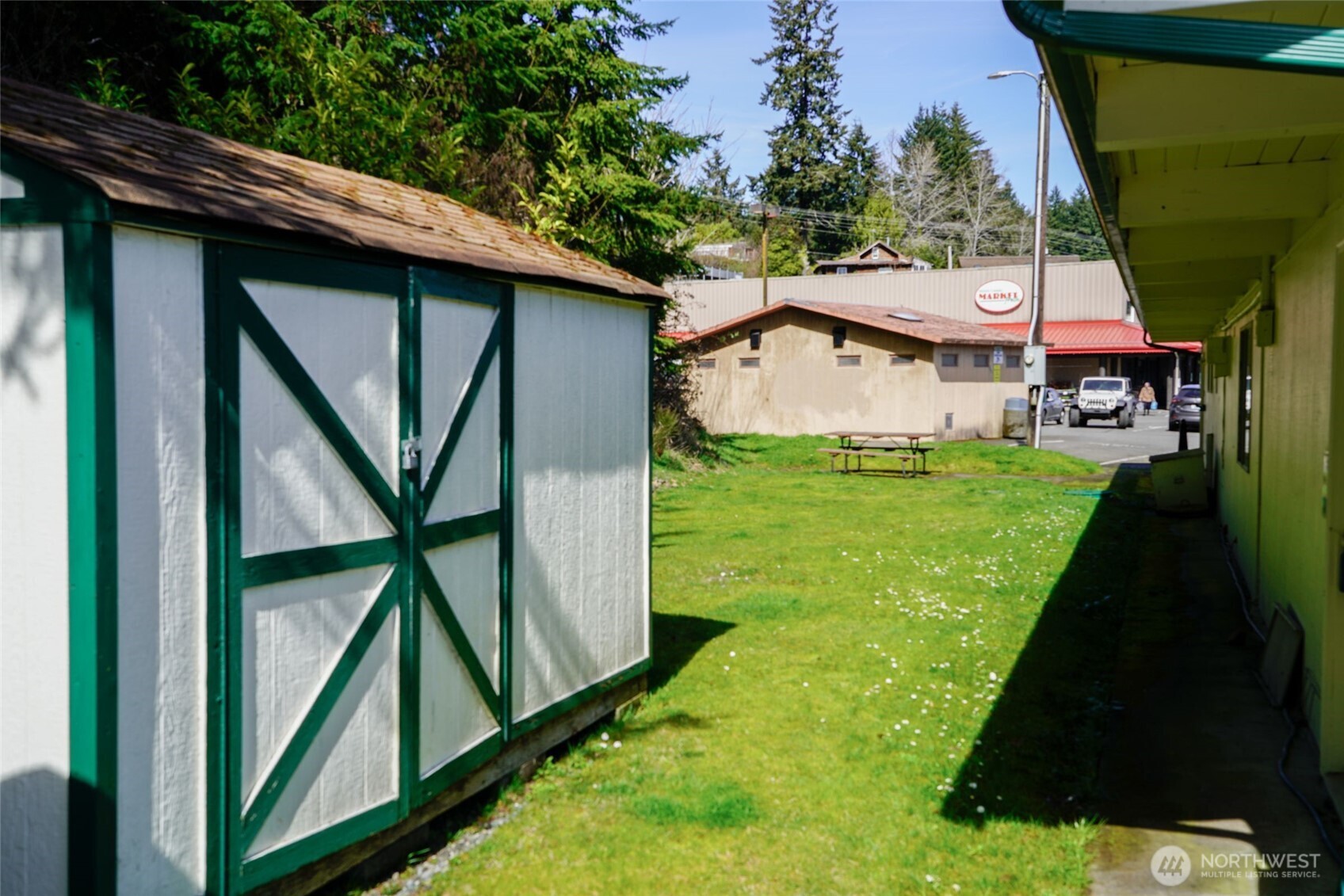 24113 N US Highway 101 , Hoodsport, WA 98548