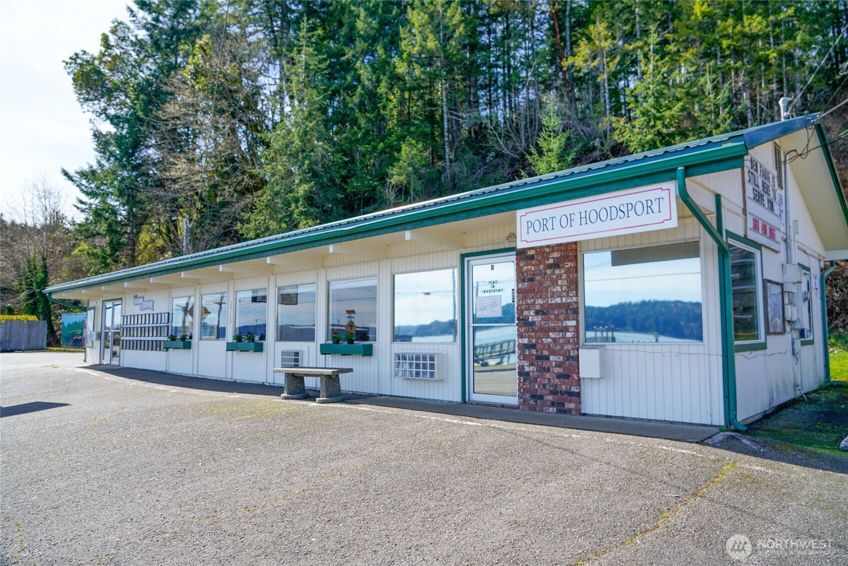 24113 N US Highway 101 , Hoodsport, WA 98548