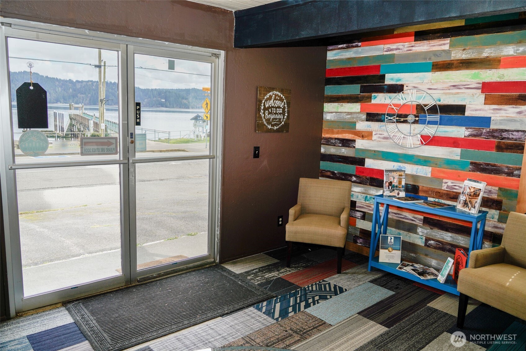 24113 N US Highway 101 , Hoodsport, WA 98548