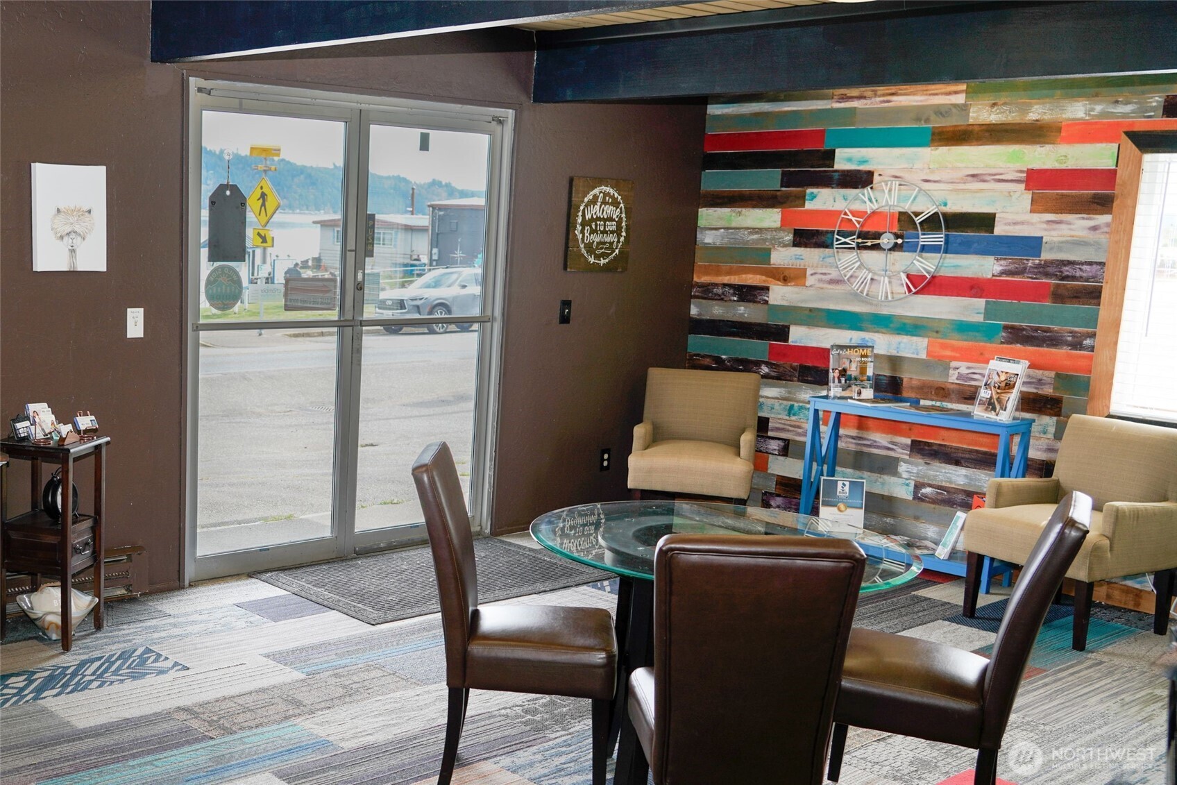 24113 N US Highway 101 , Hoodsport, WA 98548