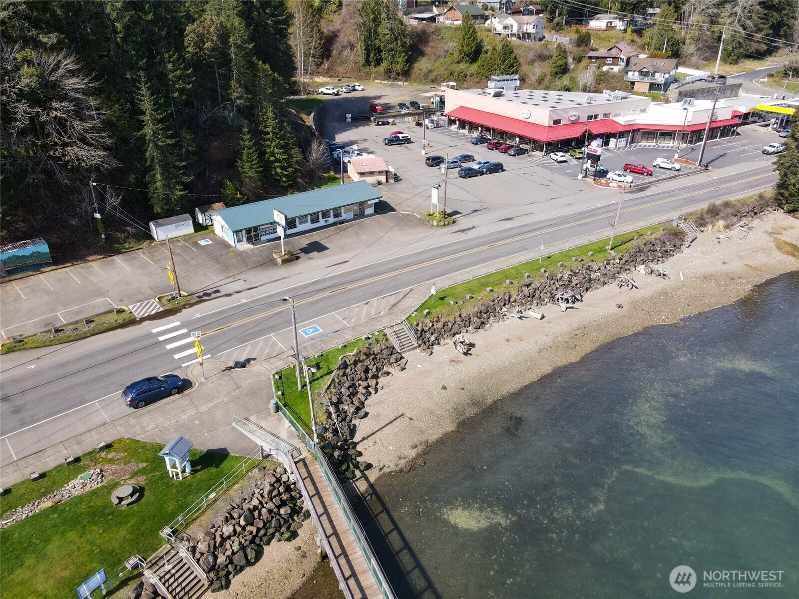 24113 N US Highway 101 , Hoodsport, WA 98548