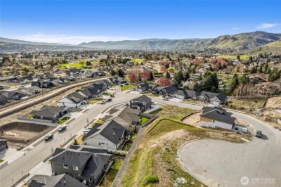 978 Spring Mountain Drive , Wenatchee, WA 98801