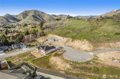 978 Spring Mountain Drive , Wenatchee, WA 98801 - Photo 5