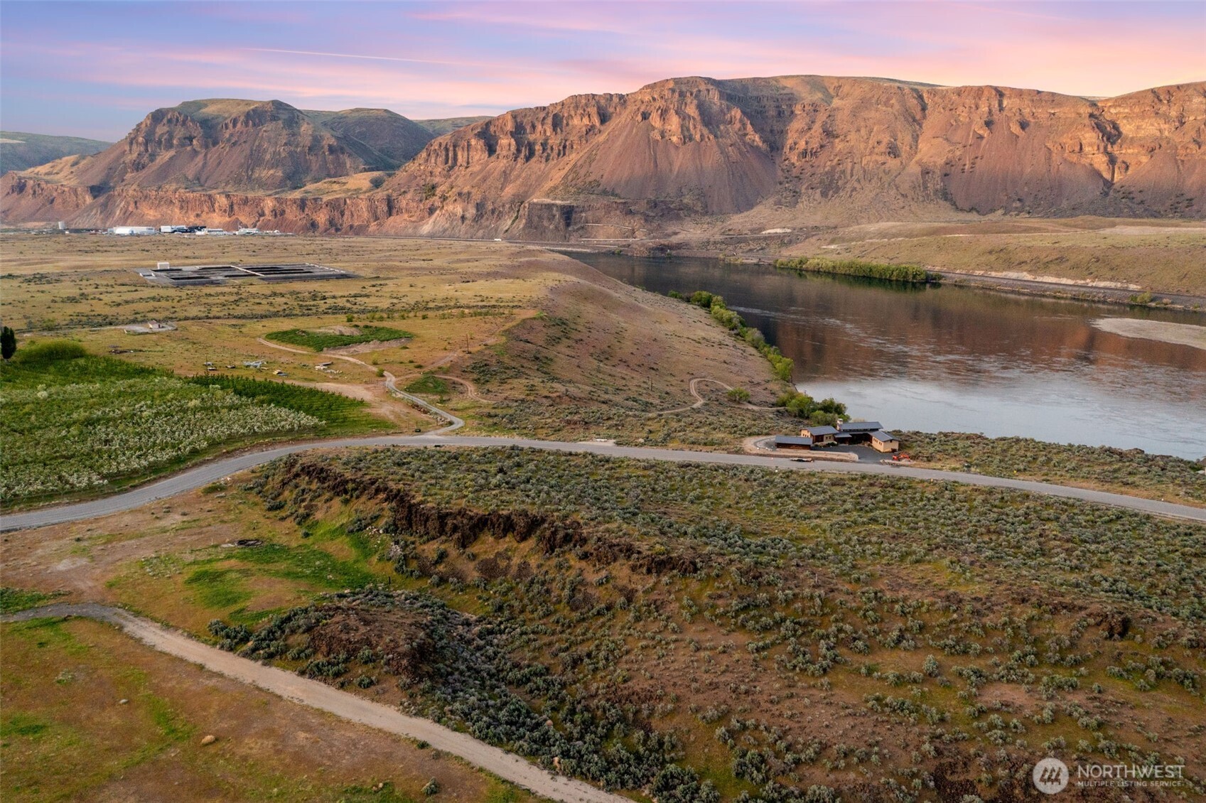 262 Ravens Home Lane , Malaga, WA 98828