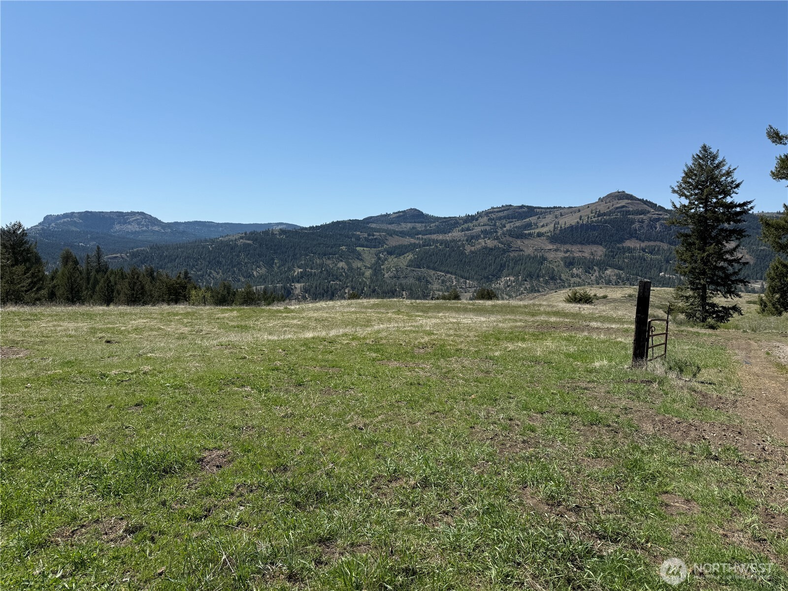 26 Grandview Road , Curlew, WA 99118