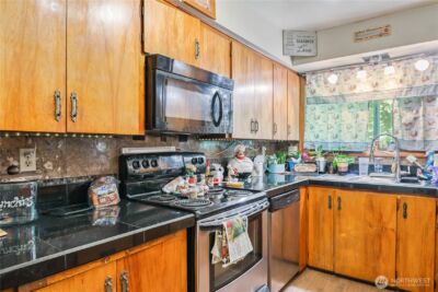 1016 Oak , Kelso, WA 98626 - Photo 9