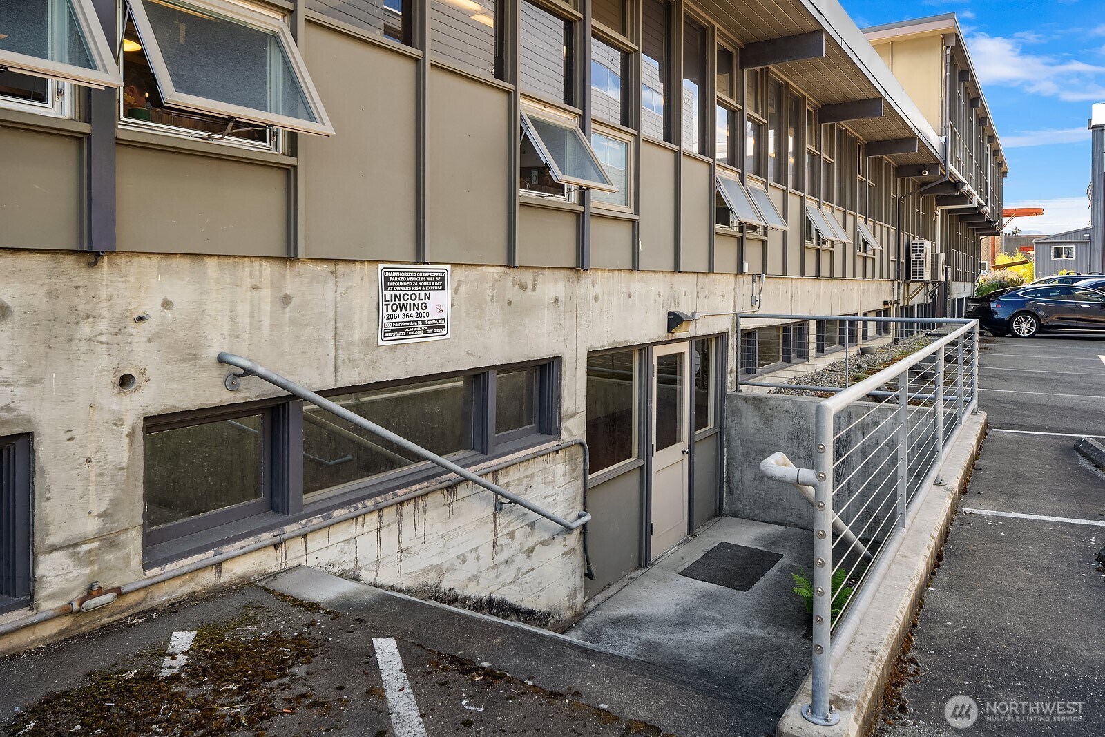 2300 W Commodore Way , Seattle, WA 98199