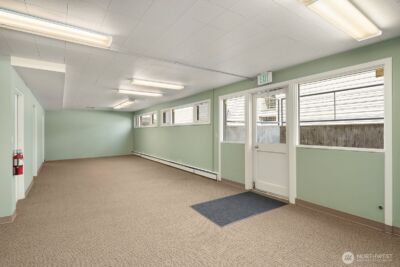 2300 W Commodore Way , Seattle, WA 98199 - Photo 25