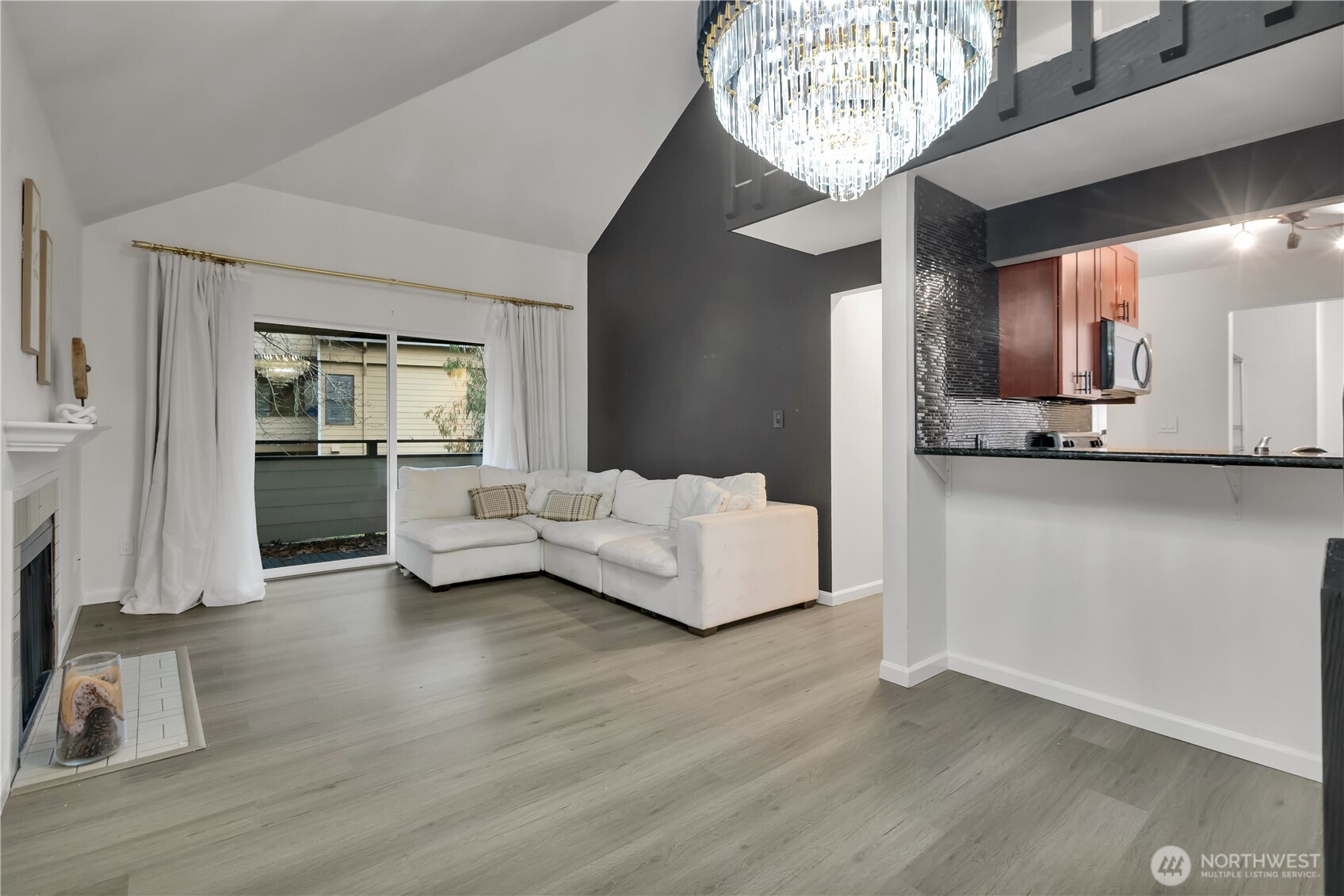 2524 S 317th Street #304, Federal Way, WA 98003-5033