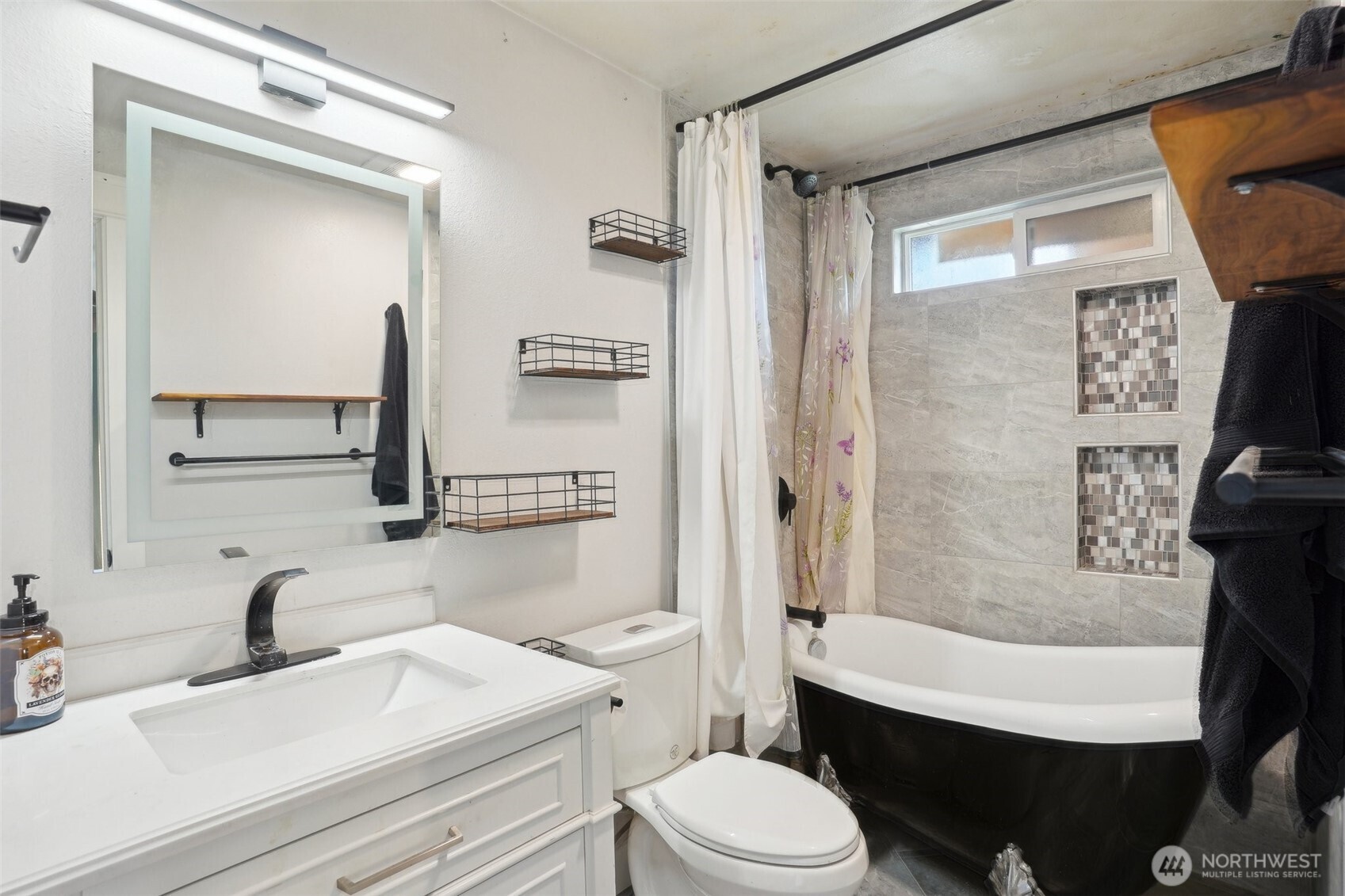 4016 S 186th Street , SeaTac, WA 98188