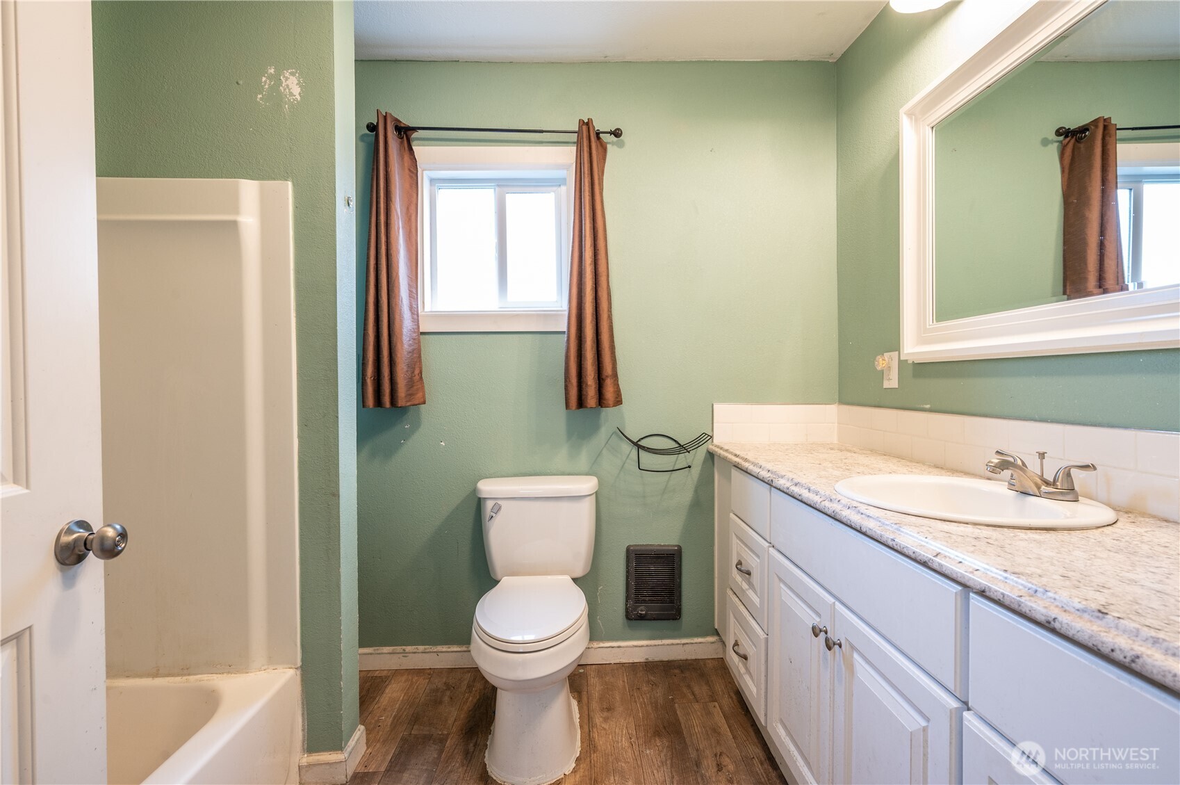 2826 Pacific Avenue , Hoquiam, WA 98550