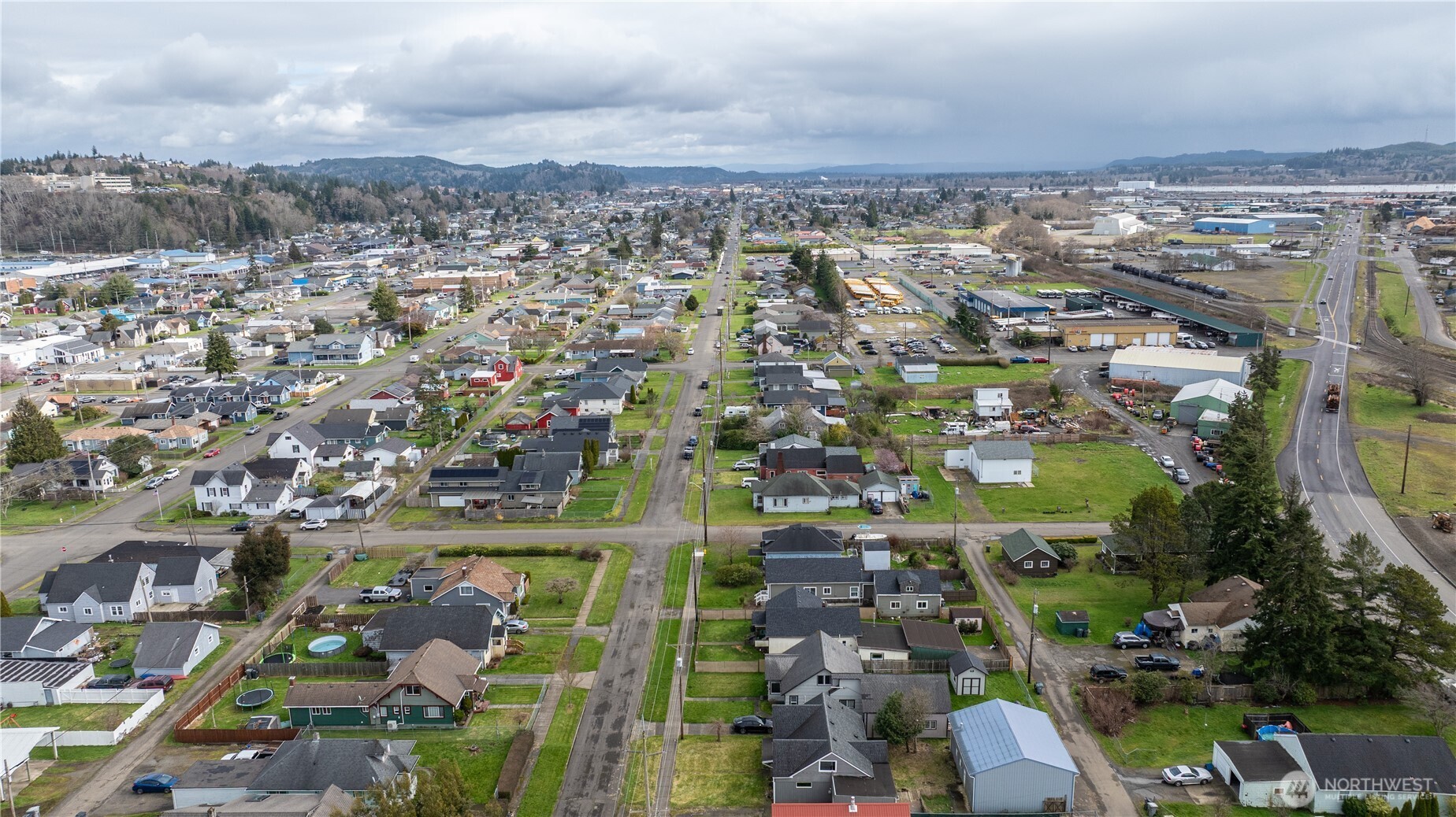 2826 Pacific Avenue , Hoquiam, WA 98550