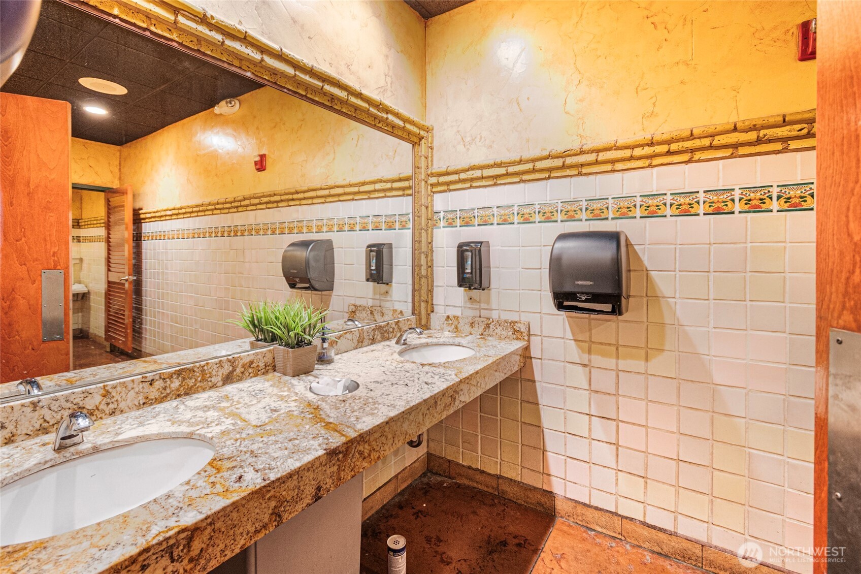 2807 W 10th Avenue , Kennewick, WA 99336