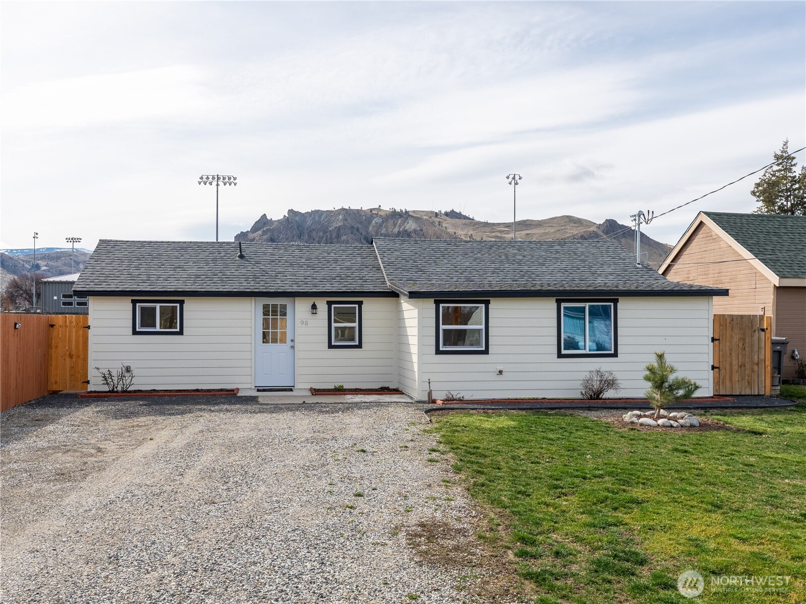 98 Fuller Street , Wenatchee, WA 98801