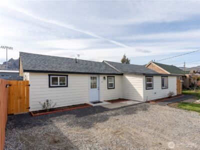 98 Fuller Street , Wenatchee, WA 98801 - Photo 2