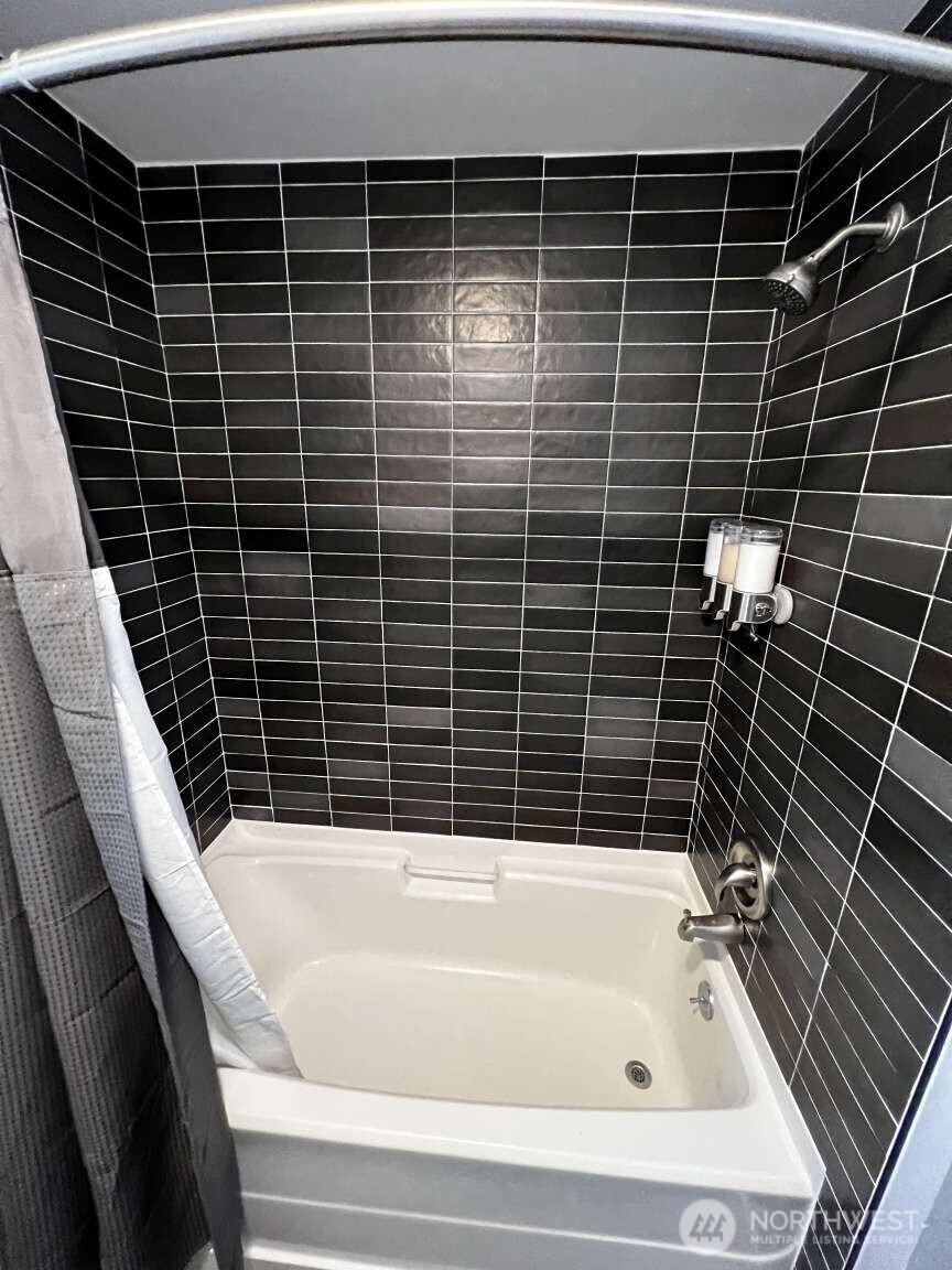 242 W Bluff Drive , Port Angeles, WA 98362