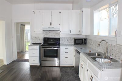 1224 4th St , Cosmopolis, WA 98537 - Photo 9