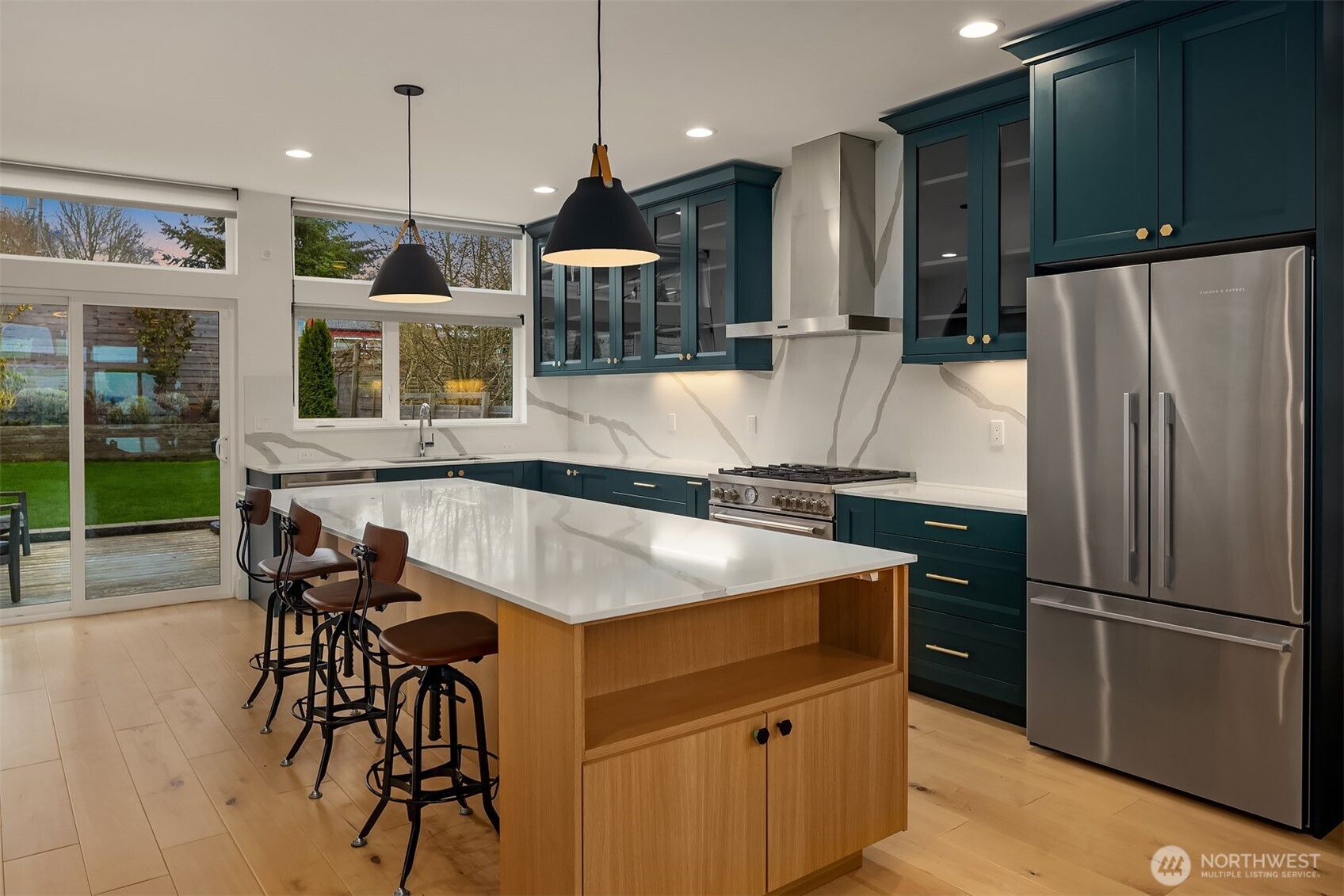 2521 NW 92nd Street , Seattle, WA 98117-2832