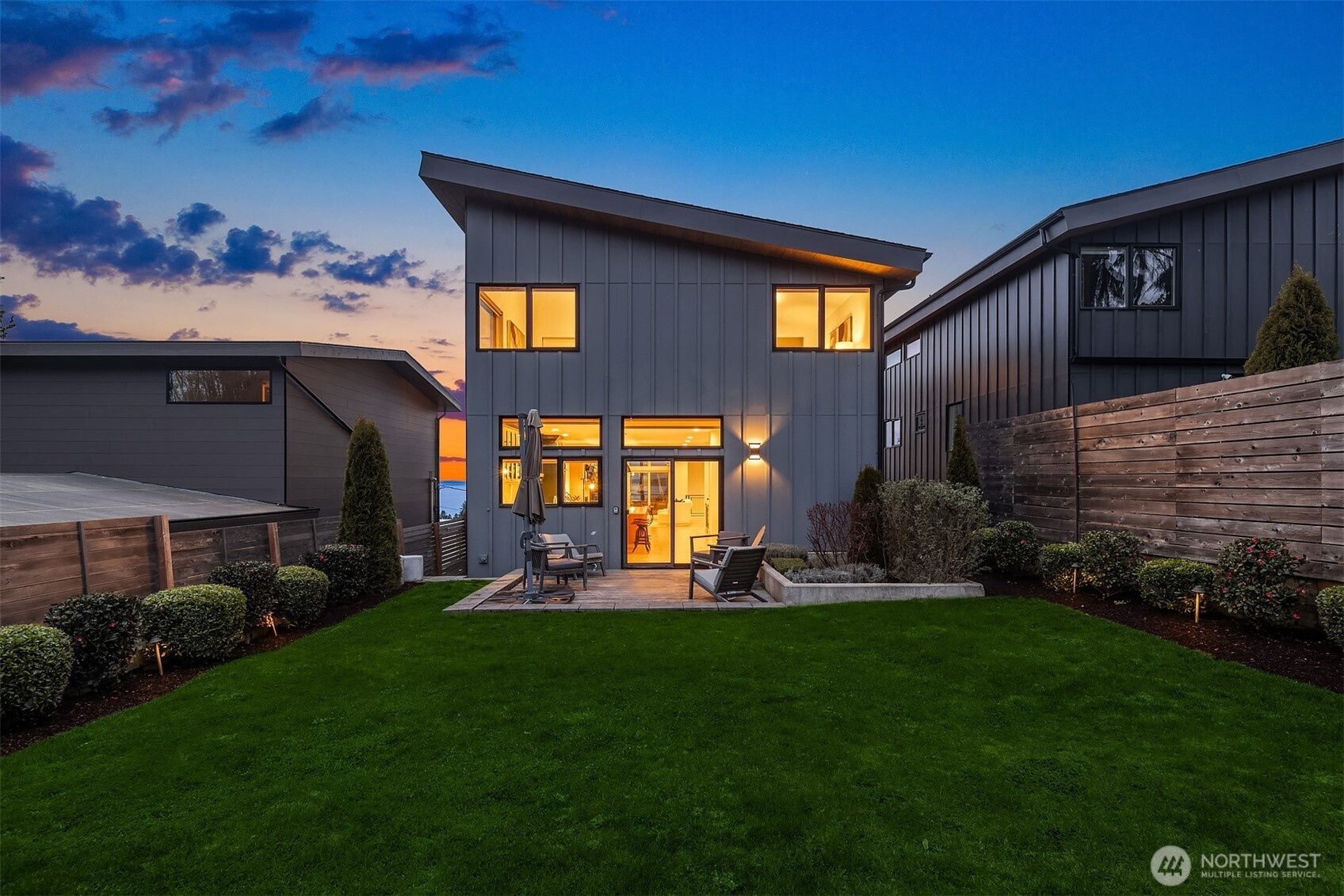 2521 NW 92nd Street , Seattle, WA 98117-2832