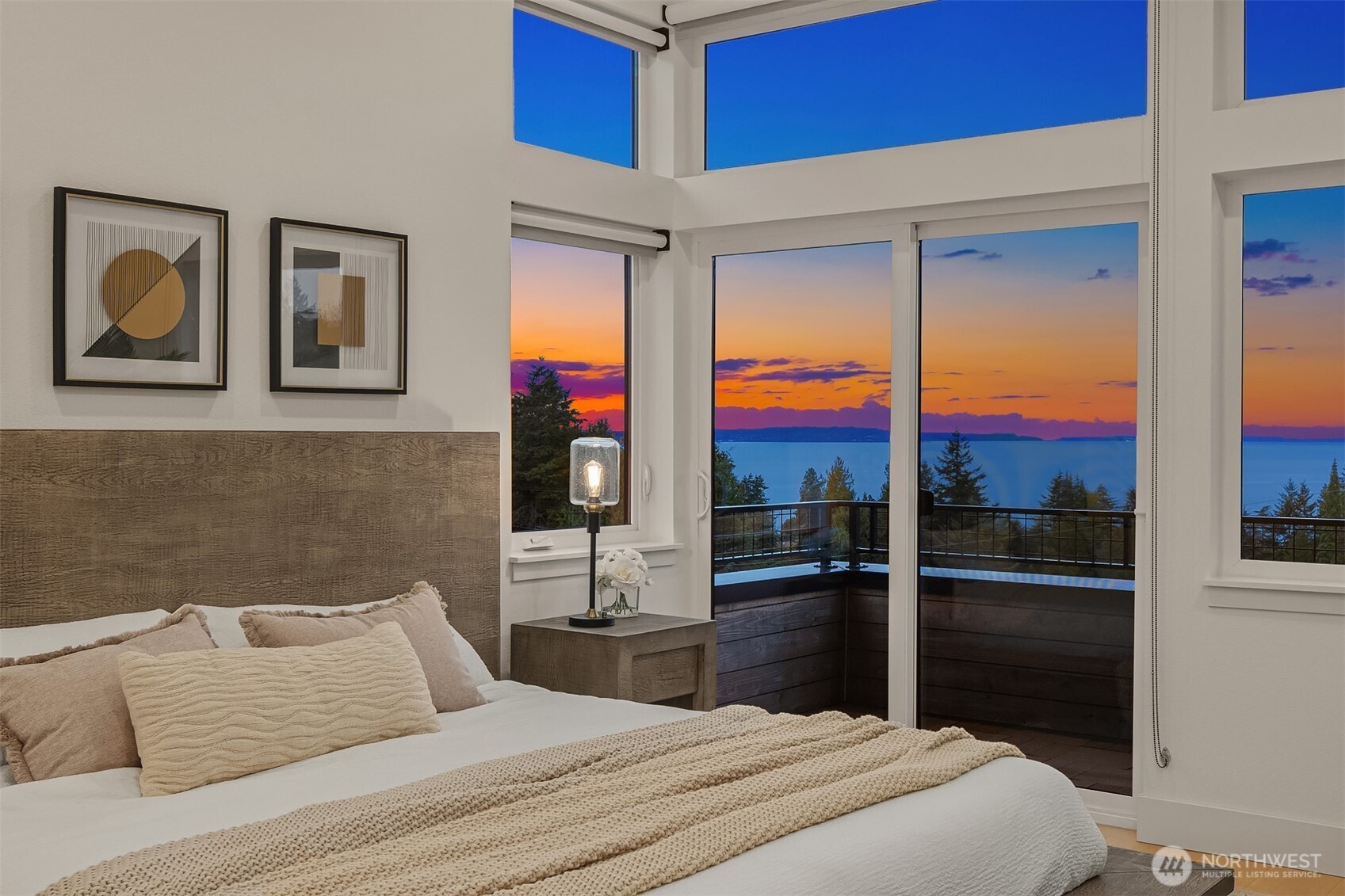 2521 NW 92nd Street , Seattle, WA 98117-2832