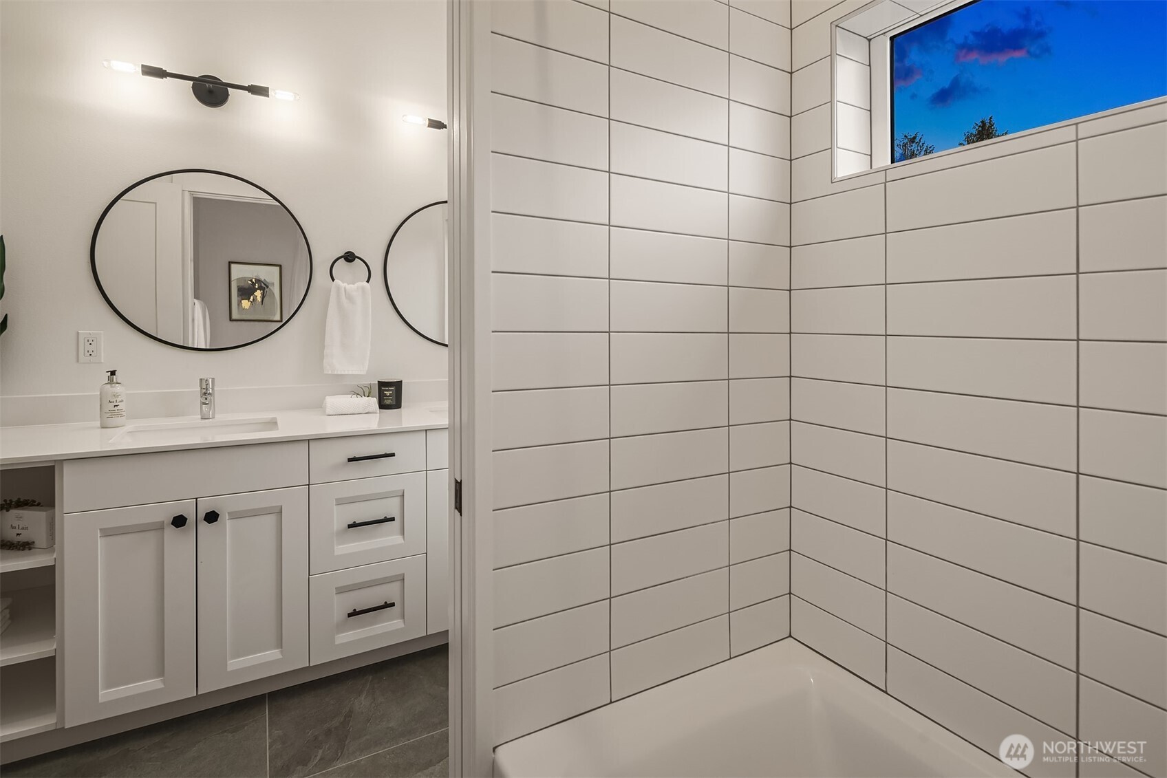 2521 NW 92nd Street , Seattle, WA 98117-2832