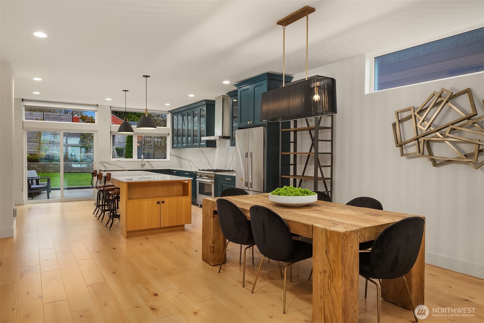 2521 NW 92nd Street , Seattle, WA 98117-2832