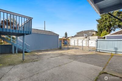 8307 27th Avenue NW, Seattle, WA 98117 - Photo 25