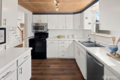 8307 27th Avenue NW, Seattle, WA 98117 - Photo 5