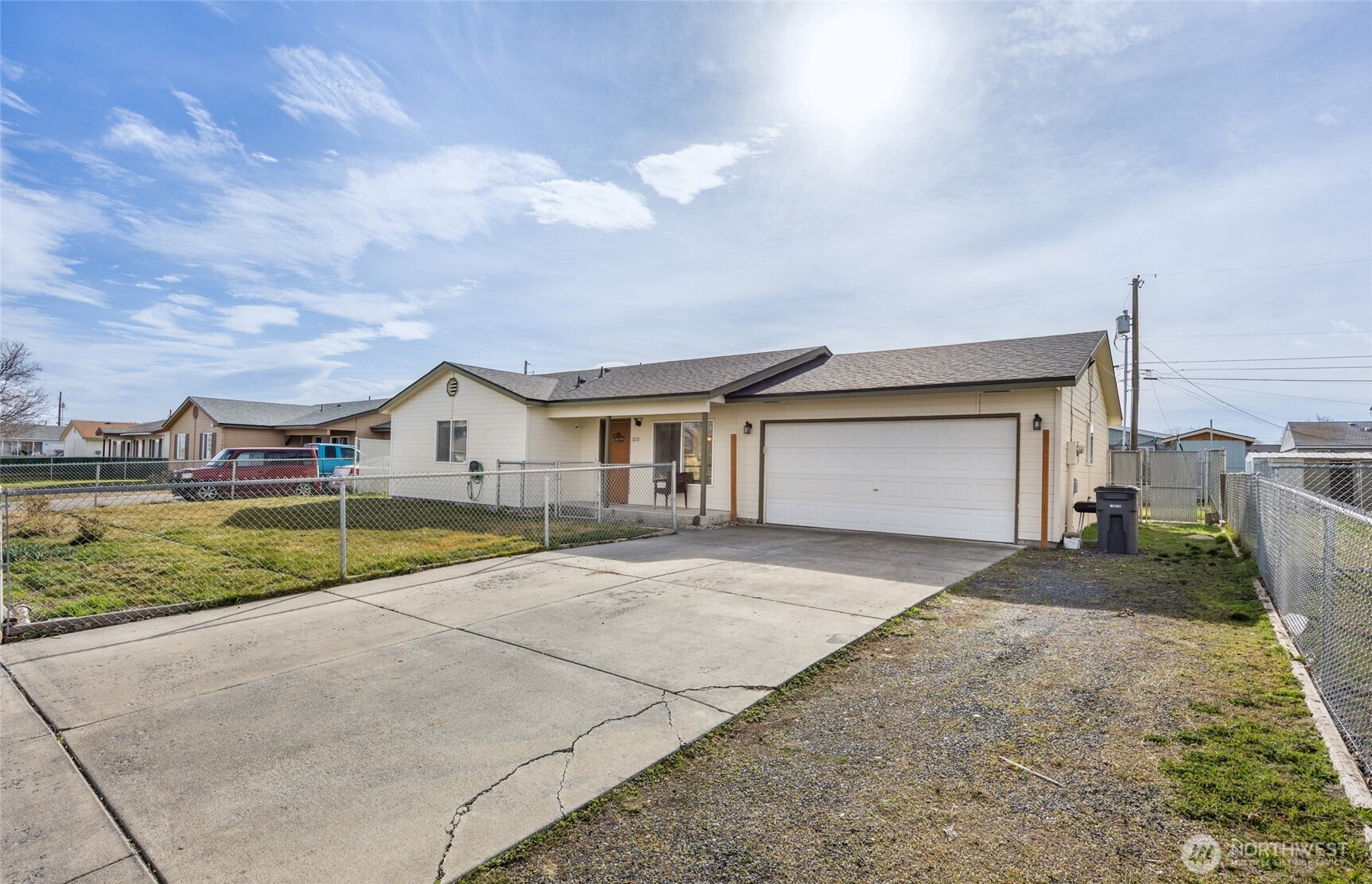 1215 Lowry St , Moses Lake, WA 98837