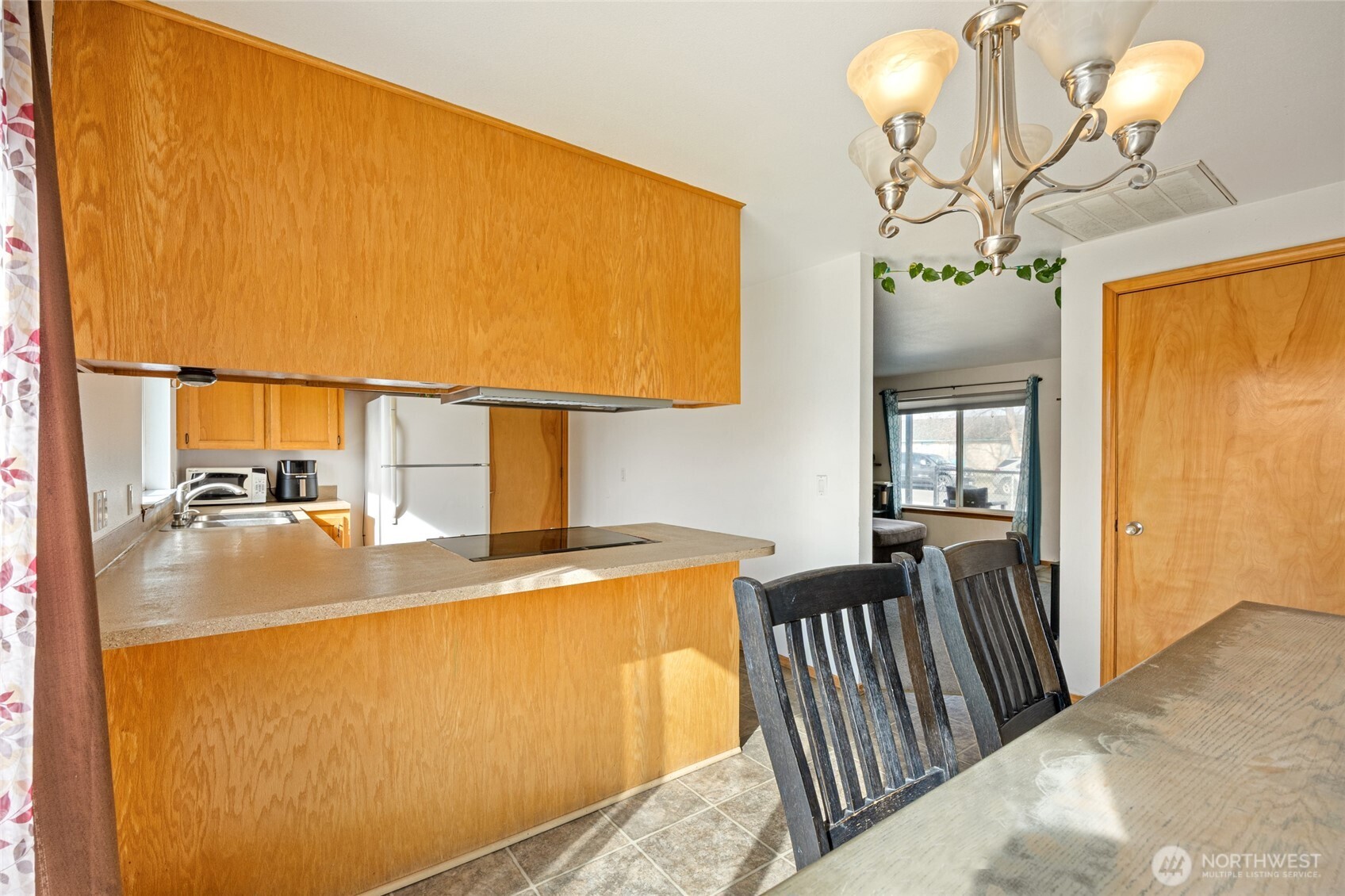 1215 Lowry St , Moses Lake, WA 98837