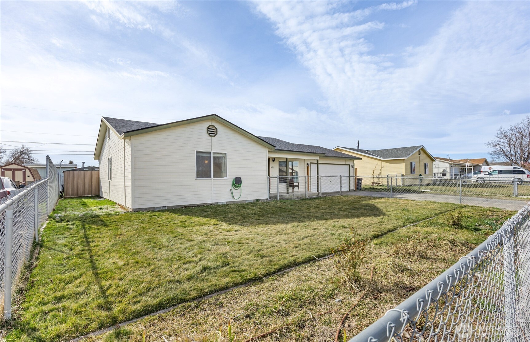 1215 Lowry St , Moses Lake, WA 98837