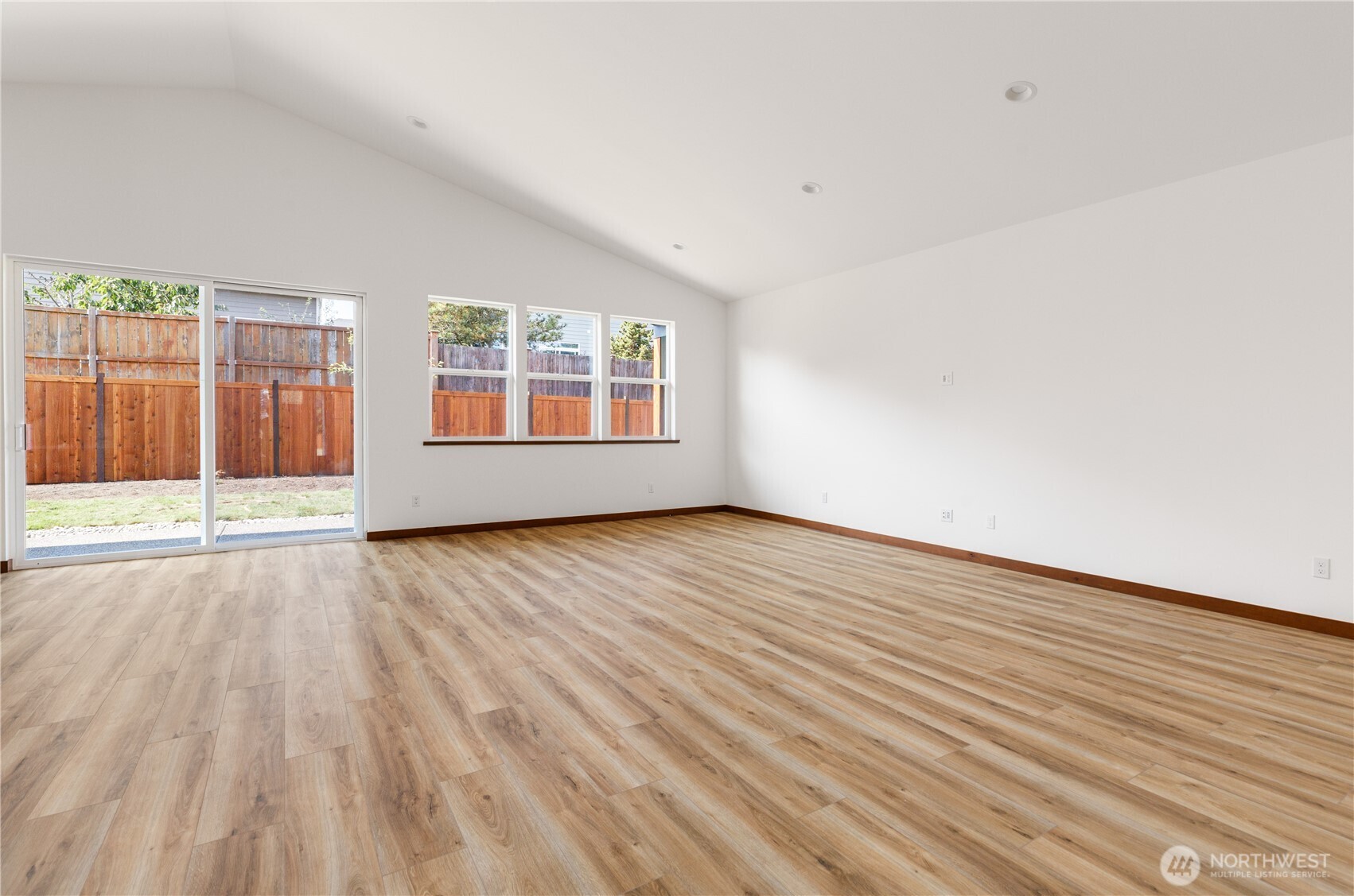 801 NW Shire Street , Oak Harbor, WA 98277