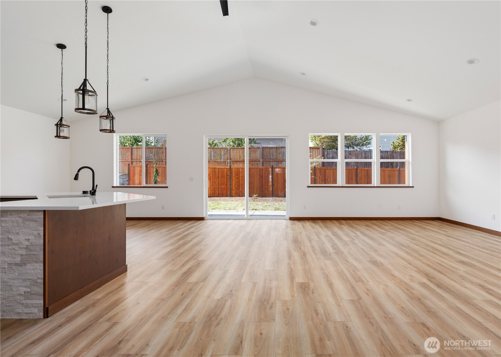 801 NW Shire Street , Oak Harbor, WA 98277