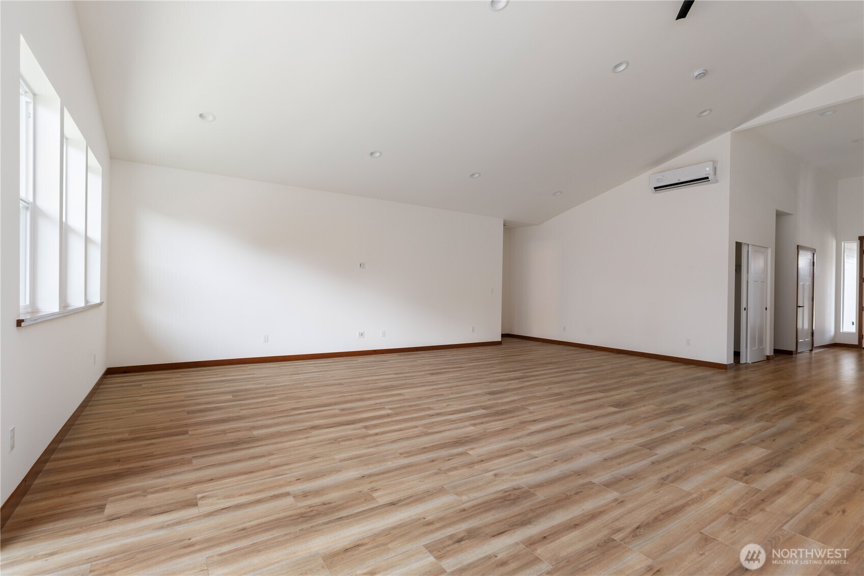 801 NW Shire Street , Oak Harbor, WA 98277