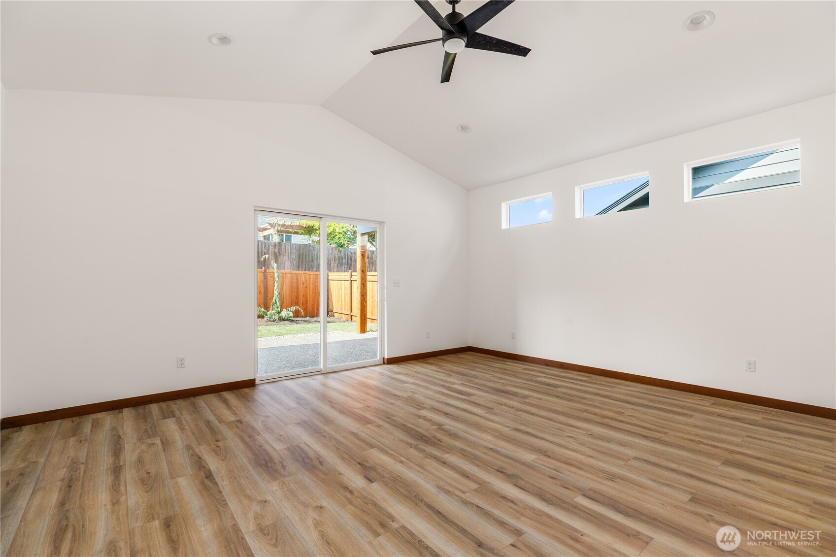 801 NW Shire Street , Oak Harbor, WA 98277