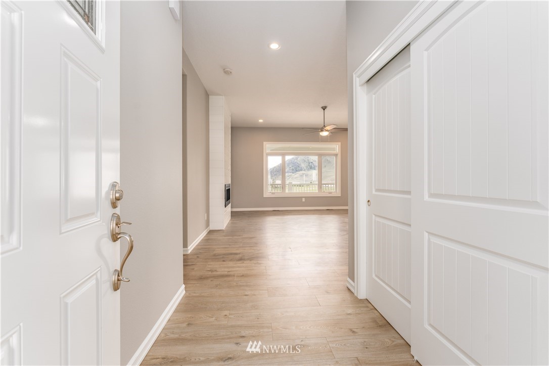 482 Sunny Brooke Lane , Chelan, WA 98816