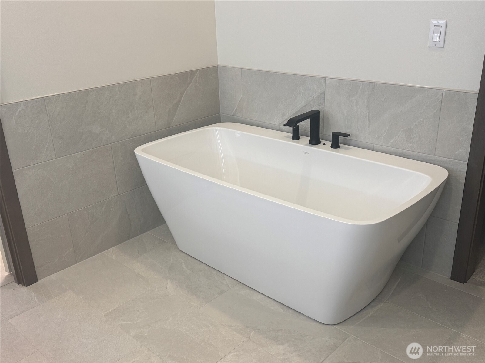 9207 NE 175th Street #B, Bothell, WA 98011